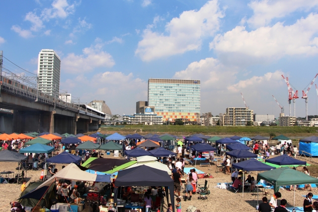 職場のバーベキューの服装の女性のコーディネートと靴のおすすめ 30代のガールズトーク