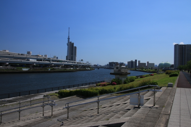画像 隅田川花火大会の汐入公園からの見え方 場所取りの混雑が 30代のガールズトーク